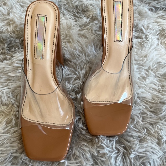 Chunky Heels - Picture 1 of 3